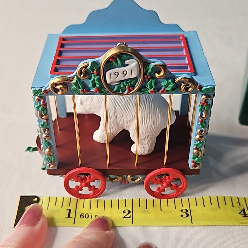 Hallmark vintage 1991 Polar Circus Wago with Polar bear